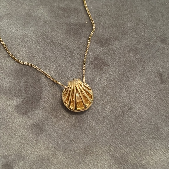 Vintage Avon shell necklace​ - Picture 1 of 6